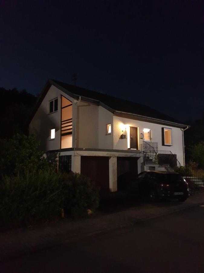 Andinas Ferienwohnung In Ruhiger Lage Direkt Am Wald Wilnsdorf Exterior foto